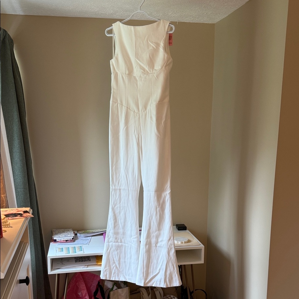 Elegant White Sleeveless Jumpsuit